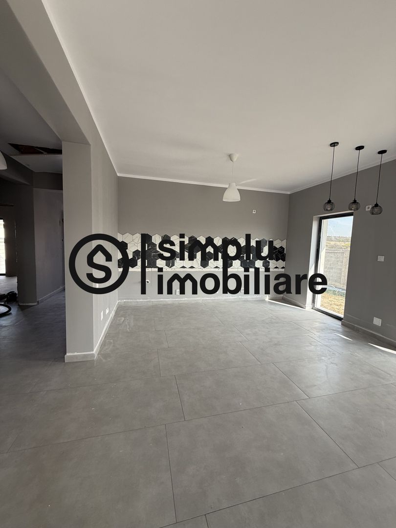 Casa Banu Maracine zona Ionomi - Poză 12