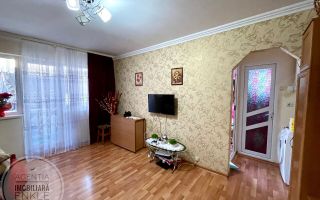 De vânzare apartament cu 2 camere semidecomandat, zona Primăverii. - Poză 1