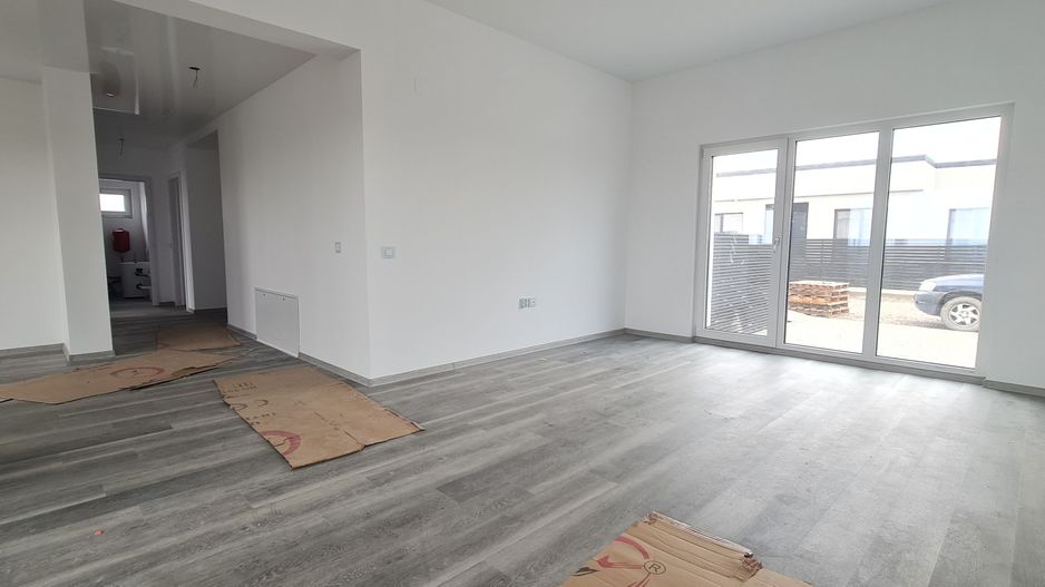 Casa 4 camere un nivel finalizata intabulata cartier Izvor Tarlungeni - Poză 1