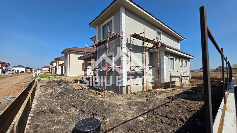Casa individuala 5 camere ,super pret, Sura Mica ,Sibiu - Poză 2