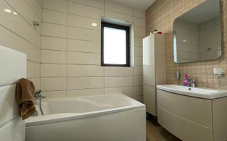 Apartament lux,  prima inchiriere-  4 camere + 2 locuri parcare - Poză 7