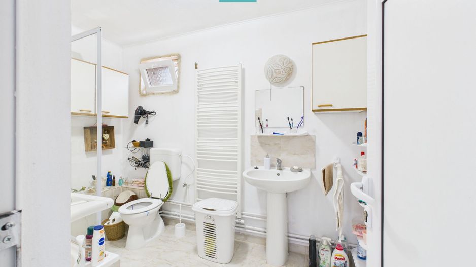 Casă cu 4 camere în Curtici pentru investiții - Poză 7