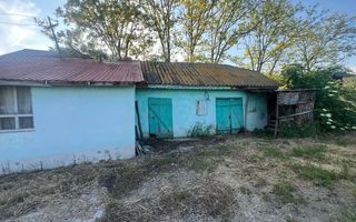 Proprietate generoasă: Casă cu 4 camere, anexe și teren de 3000 m²-Com. Țiganași - Poză 2
