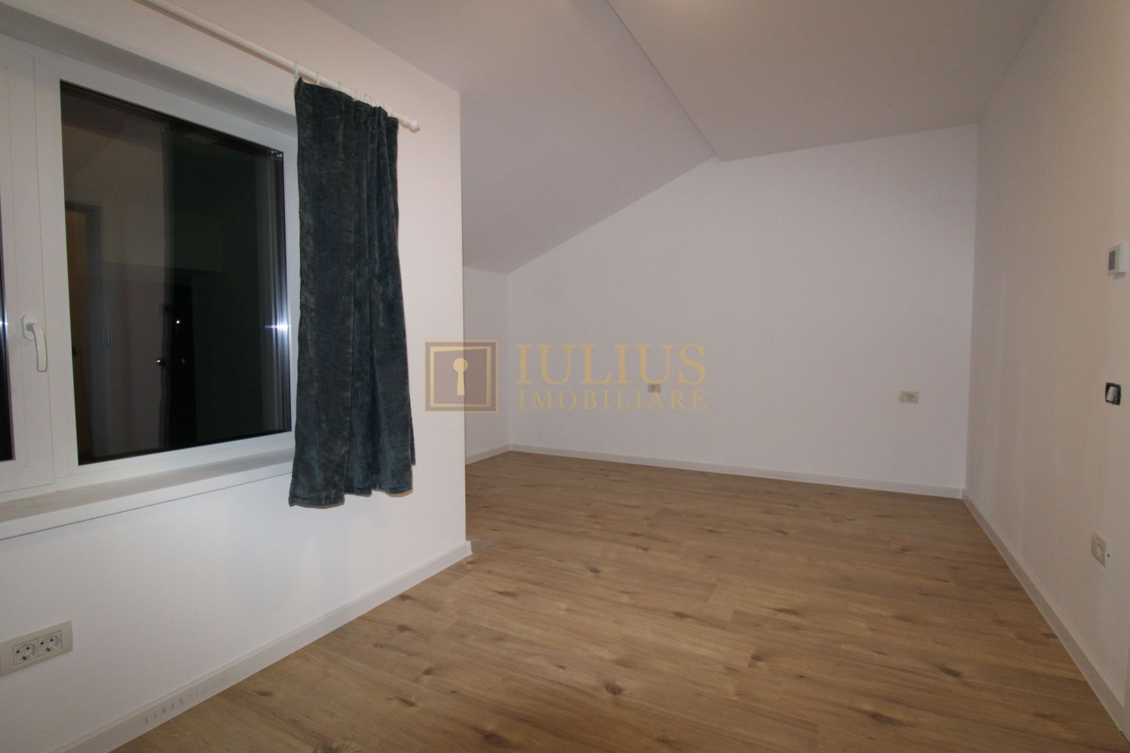 Casa parter + etaj, 3 camere 2 bai terasa gradina gazon prima inchiriere - Poză 16