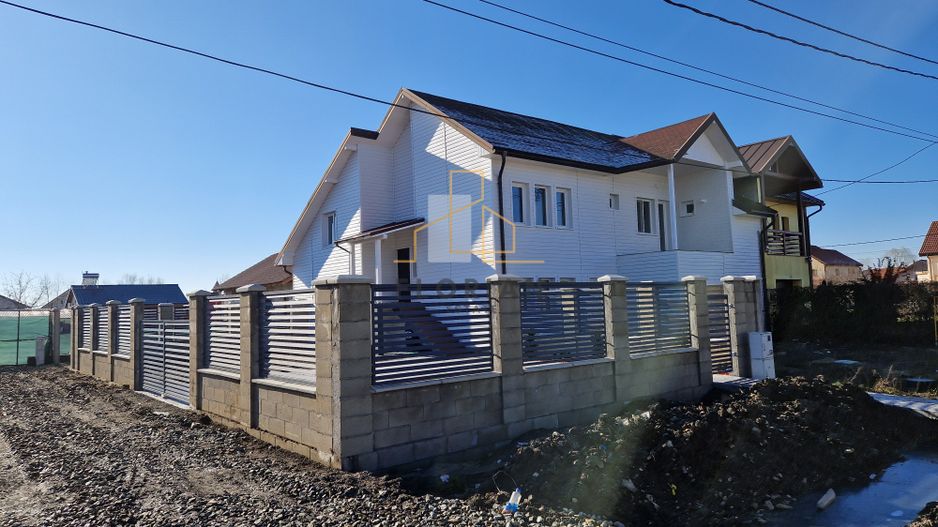 Duplex spatios si luminos in centrul Sacalazului - Poză 1