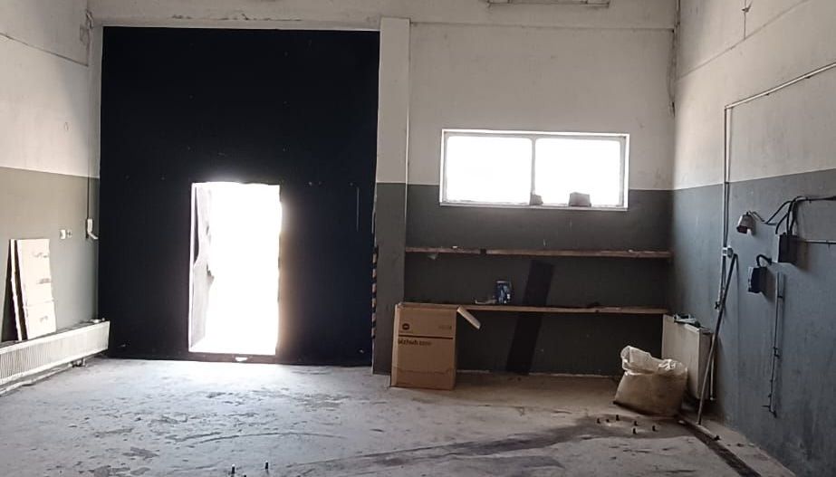 Proprietate cu 2 hale si casa la inchiriat,teren 1350mp - Poză 4