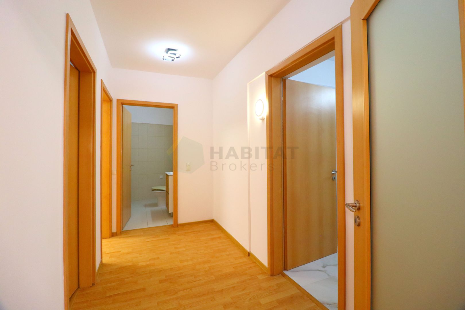 Proaspat igienizat, spatios, parcare subterană - Poză 11