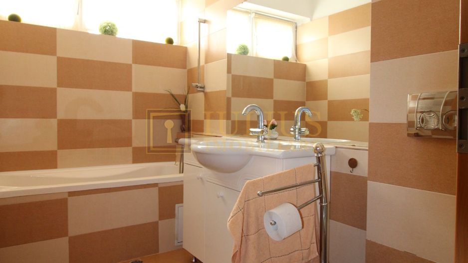 3 camere spatioase, 2 bai, balcon + loc de parcare cu acces controlat - Poză 16