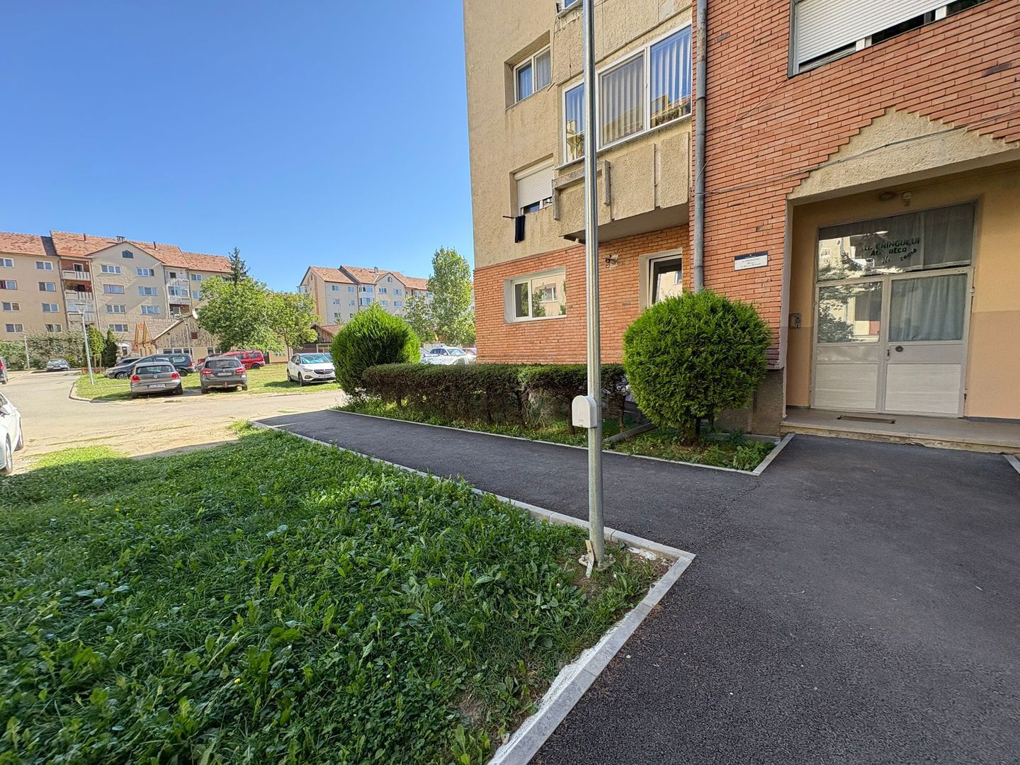 Apartament 2 camere decomandat str. Crângului (parter) lângă liceul Economic - Poză 4