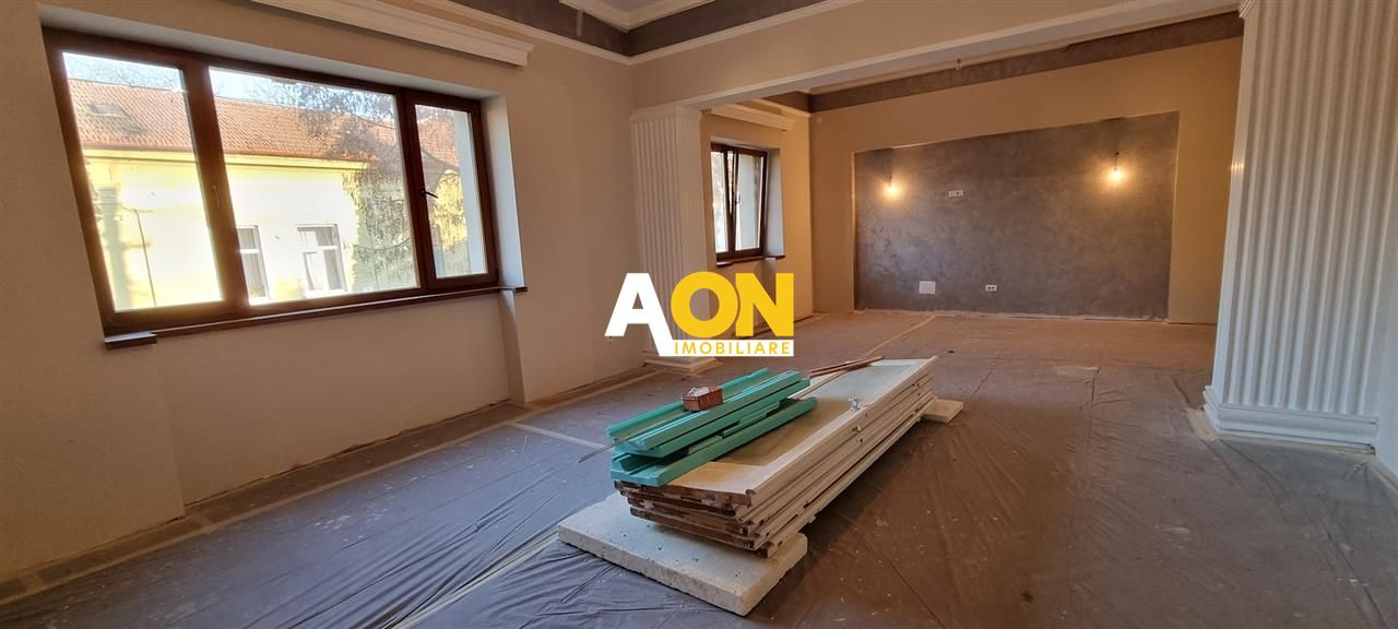 Spatiu Comercial Renovat cu Curte Interioara 7 Euro/mp - Poză 1