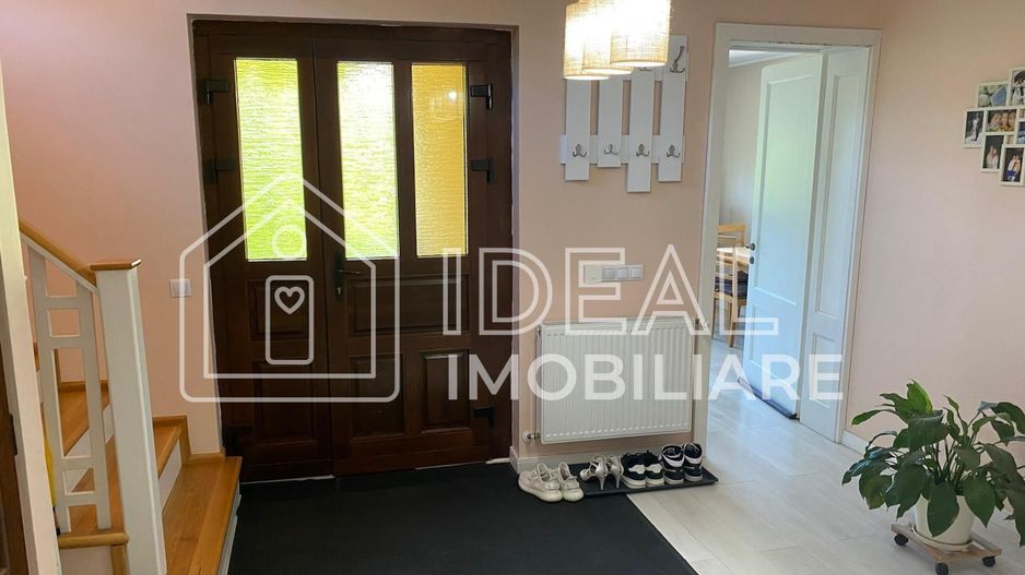 Casă de vânzare în Cisnădie – mobilată, utilată, cu garaj și priveliște spre mun - Poză 6