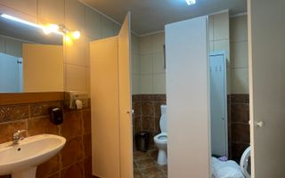 Clădire cu destinație comercială, situată într-o zonă Centrala! - Poză 2