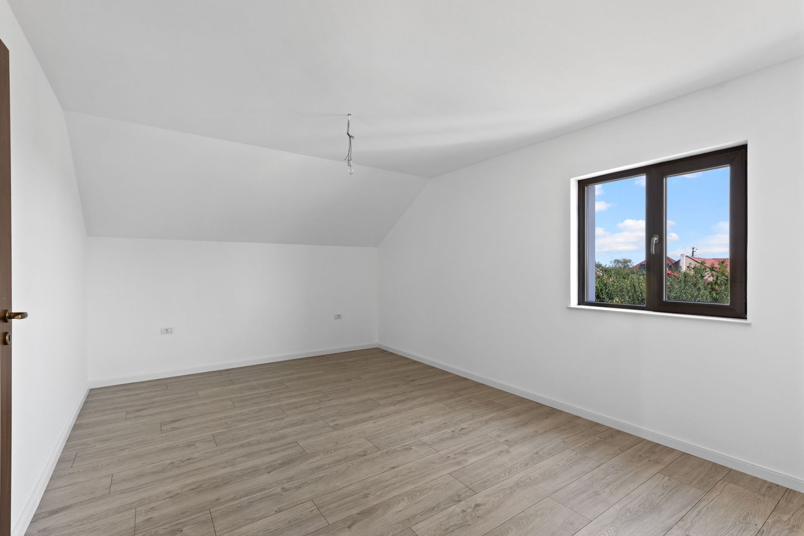 Eleganta, Confortul, Calitatea, liniste Vila P+M Garaj Pecica Arad - Poză 14