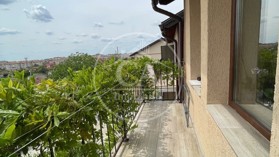 Casa de vanzare cu 3 camere tip duplex in zona Rogerius Oradea - Poză 16