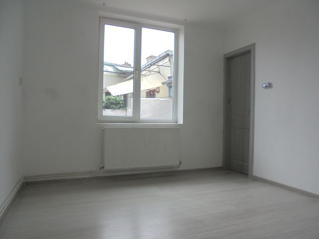 In centrul orasului! Vanzare casa renovata in Targoviste - Poză 4