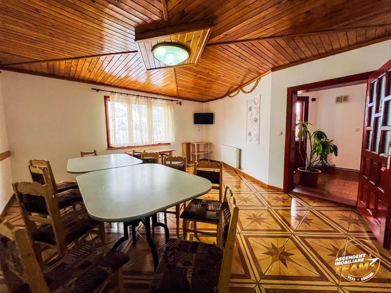 In regiune pitoreasca, cu view montan, Moeciu de Jos, Bran, Brasov - Poză 8