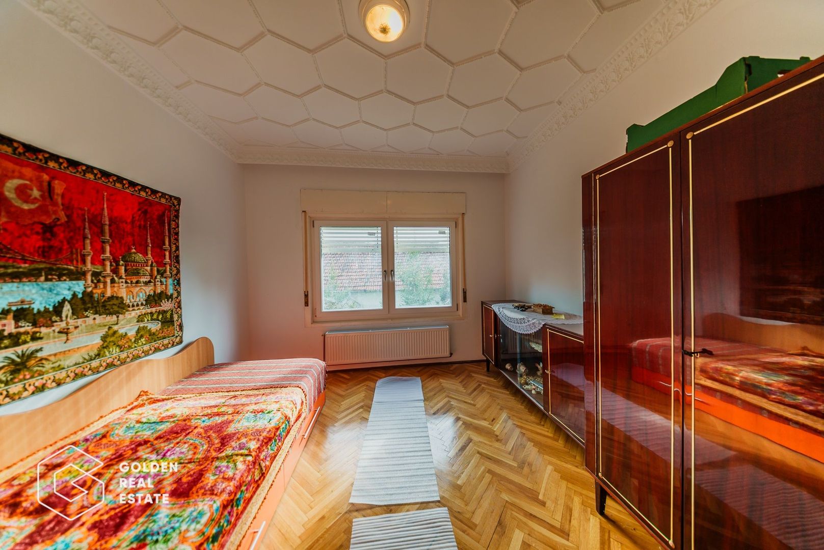 Vila superba, P+E,  Cuvin, 9 camere, 200 mp si teren 1300 mp plus anexa 3 camere - Poză 16