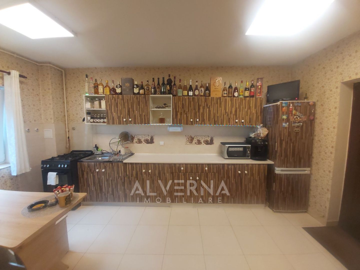 Apartament 2 camere, 39mp, mobilat, parcare, balcon, zona Florilor - Poză 1