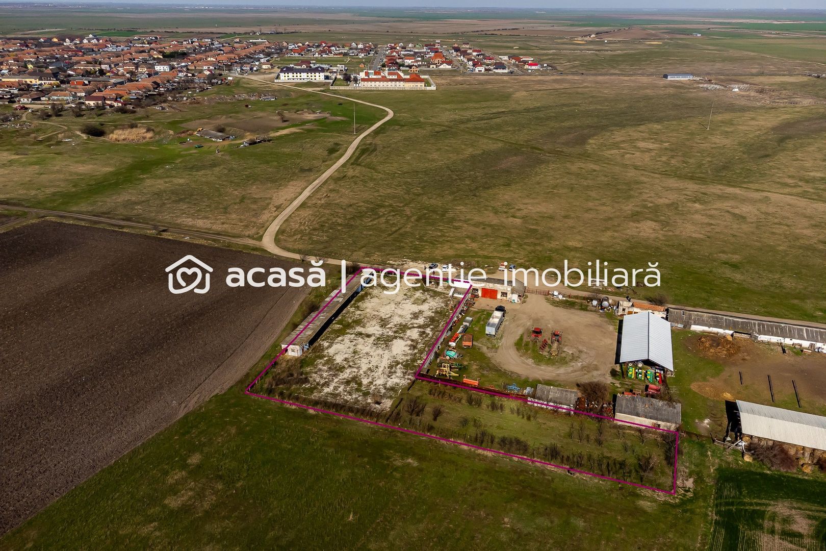 Teren intravilan cu potential multiplu in Horia - Poză 2