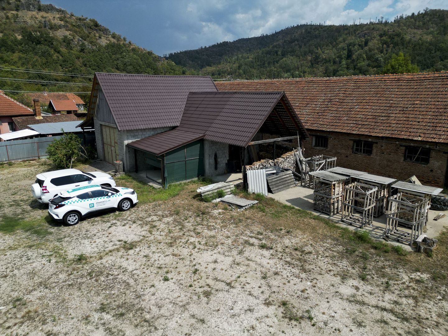 Casă tip duplex cu teren generos în Dezna - Poză 12