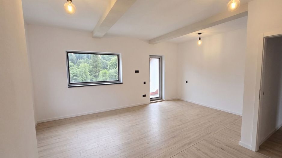 Apartament cu 2 camere 65,10 mp + 30 mp pod - vedere la muntii Caraiman Busteni - Poză 1