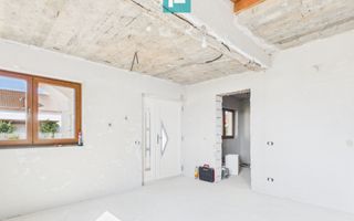 Casă individuală cu etaj 156 mp utili, teren 983mp - Poză 8