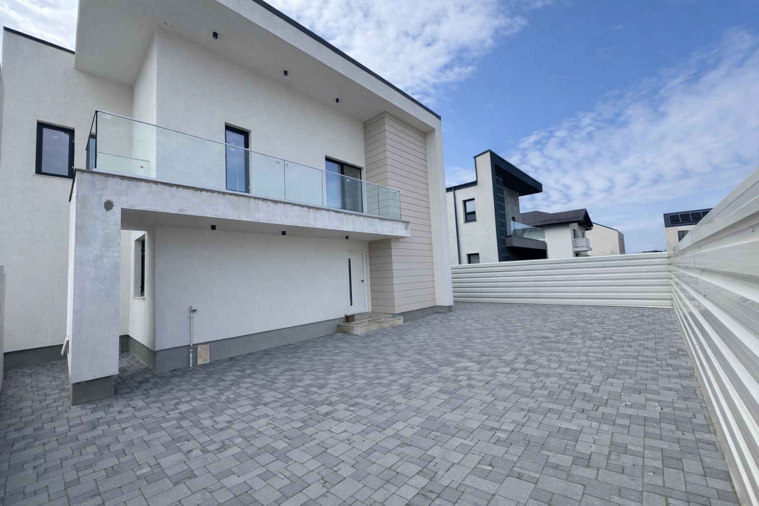 Vila exclusivista cu PISCINA, zona Liddl Tunari, 0% comision - Poză 2