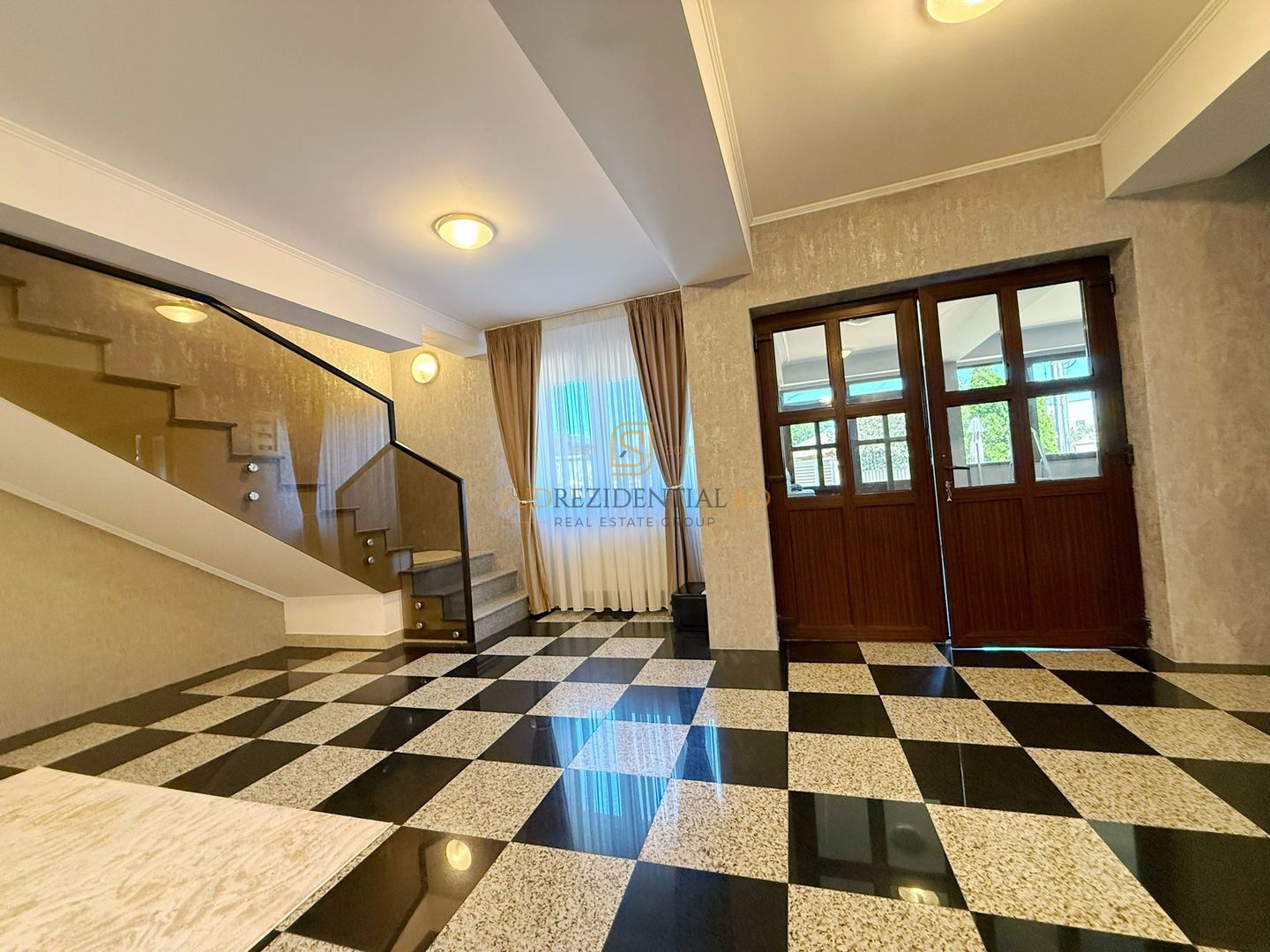 Vila mobilata si utilata, 6 camere, 3 bai, Teren 462 mp - Poză 12