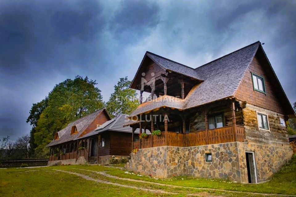 Pensiune agroturistică: 3 case tradiționale + teren în Desești - Poză 1