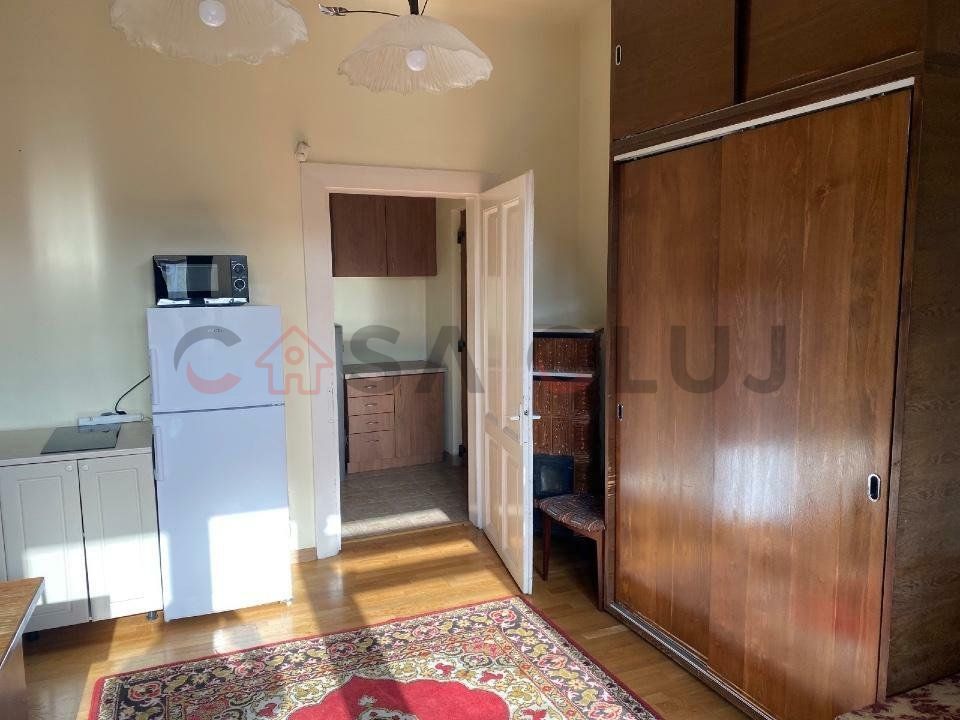Apartament în vilă, zonă centrală, parcare - Poză 13