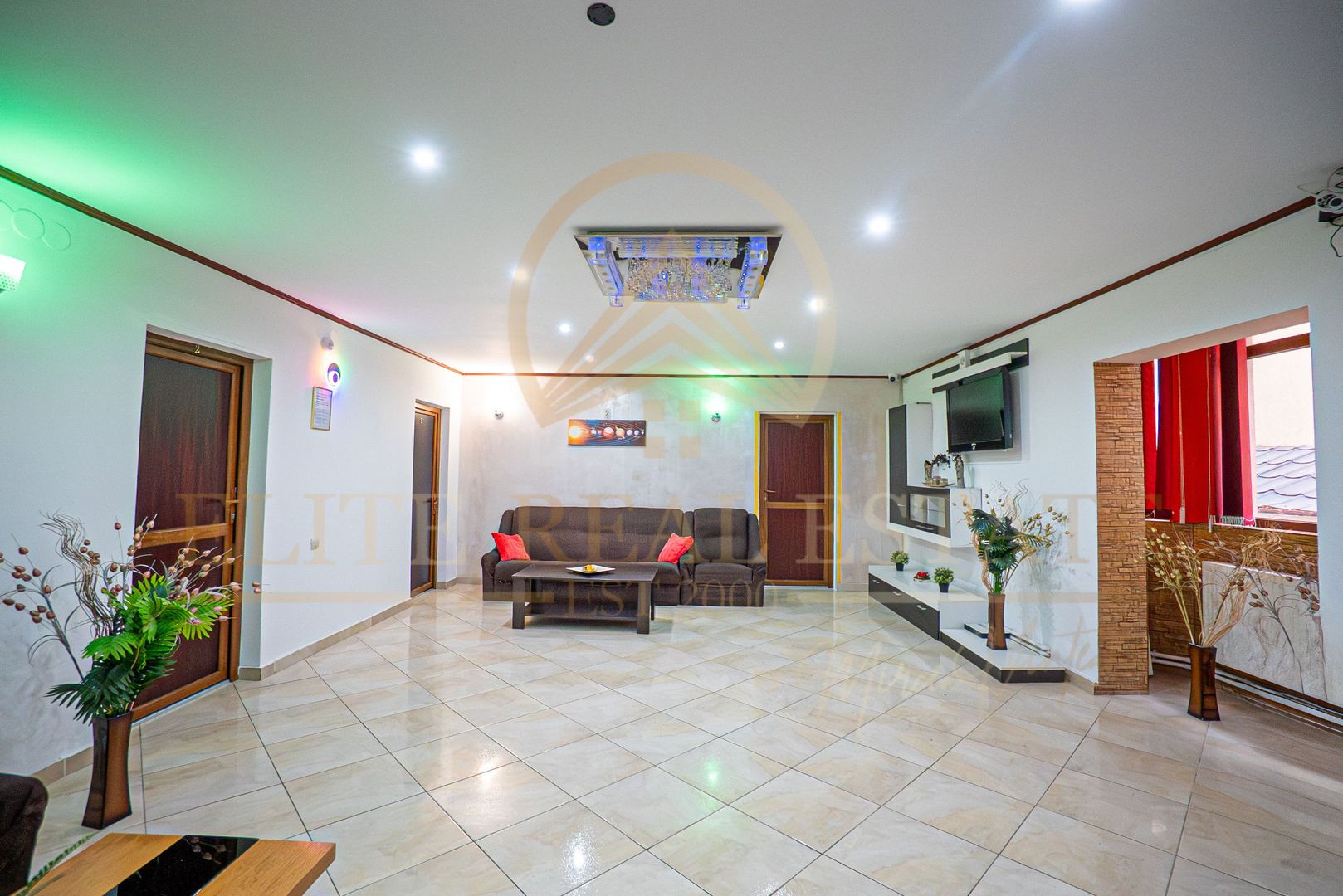 Casă spațioasă cu funcțiune de pensiune – Kamsas - Poză 1