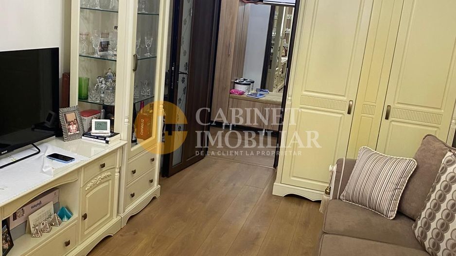 Cug -Providenta Etaj 2 Apartament cu 2 Camere Decomandat 52 mp - Poză 3