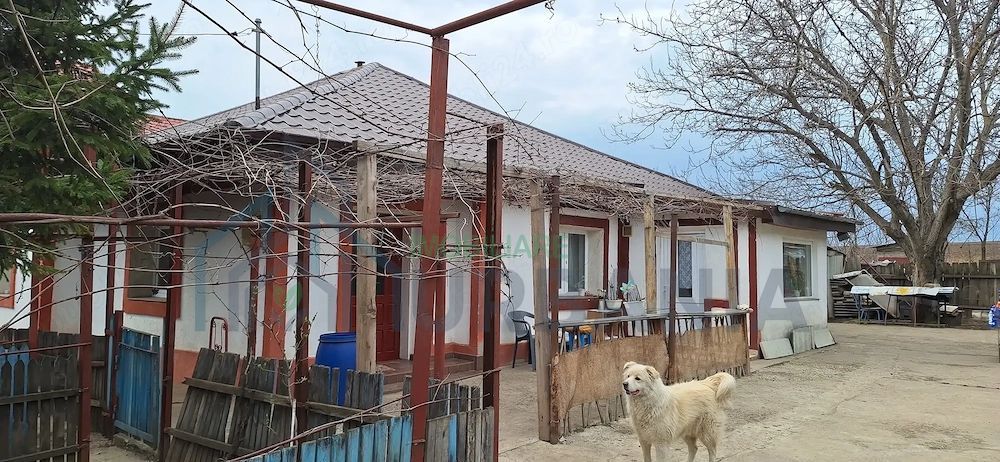 Casă de vânzare - Poză 1