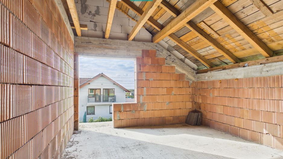 Casă la roșu cu  6 camere,  teren 500 mp în Aluniș - Poză 4