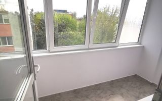 De vanzare apartament cu 2 camere, central. et. 3, 79.900 euro - Poză 1