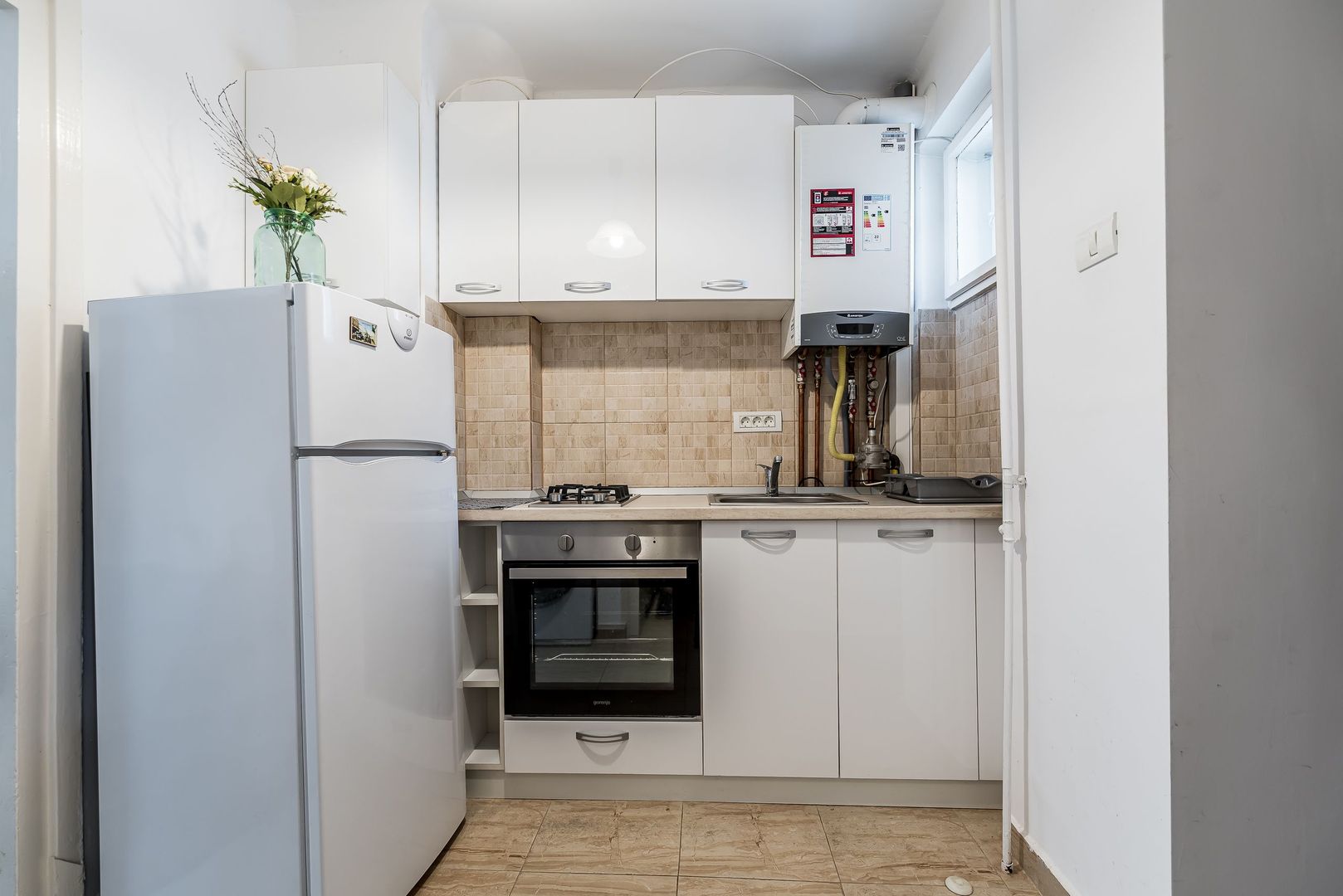 Câștigi o oră pe zi! Apartament cu 2 camere ultracentral, etaj 2 - Poză 4