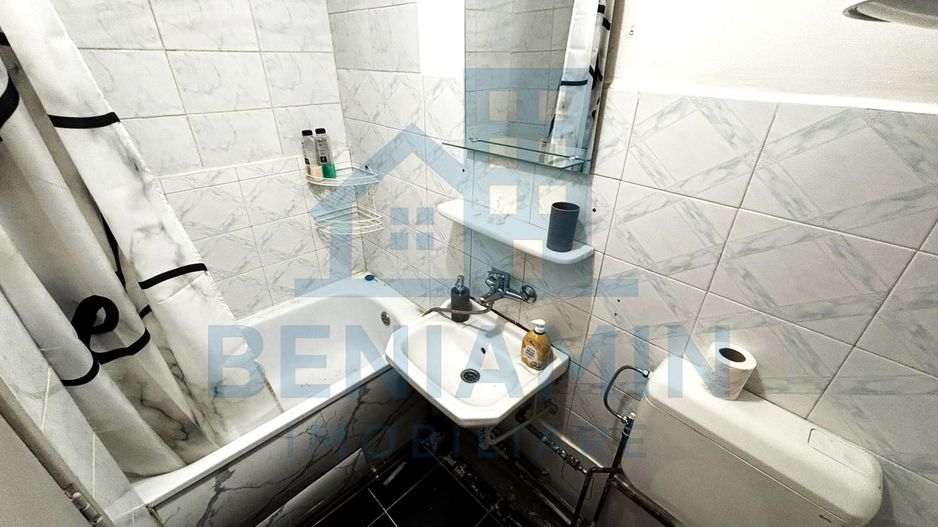 Camera -Garsoniera -24mp -Tractorul -etaj 2-Baie si bucatarie proprie - Poză 5