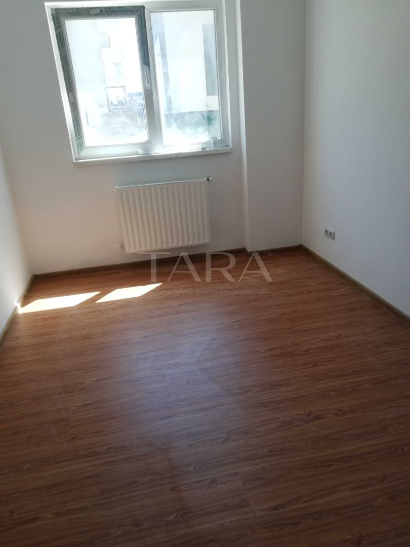 Apartament cu 3 camere vând an floresti - Poză 4