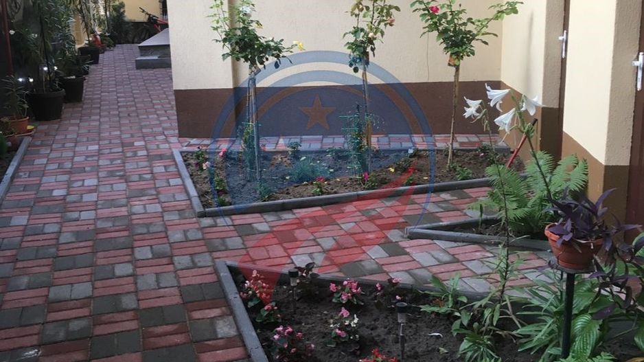 Casa moderna alcatuita din trei apartamente, zona Rovine - Poză 11