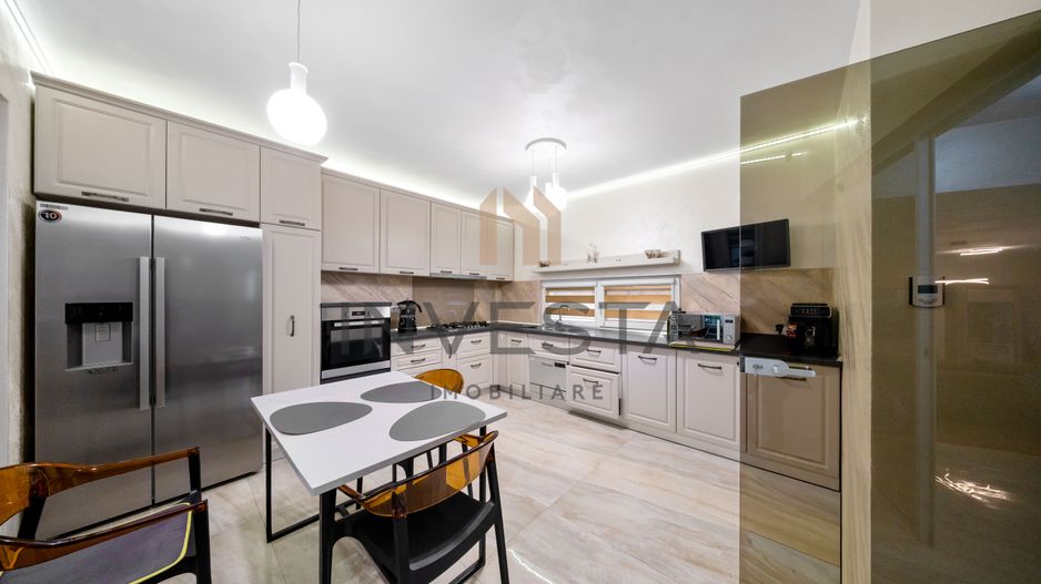 Casa moderna, spatioasa , pe o strada privata retrasa! - Poză 4