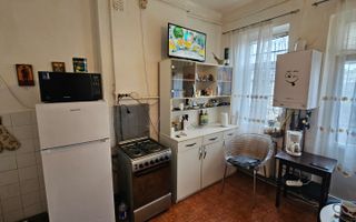 APARTAMENT ÎN VILĂ INTERBELICĂ | 4 CAMERE SPAȚIOASE | CURTE + CENTRALA PROPRIE | - Poză 6