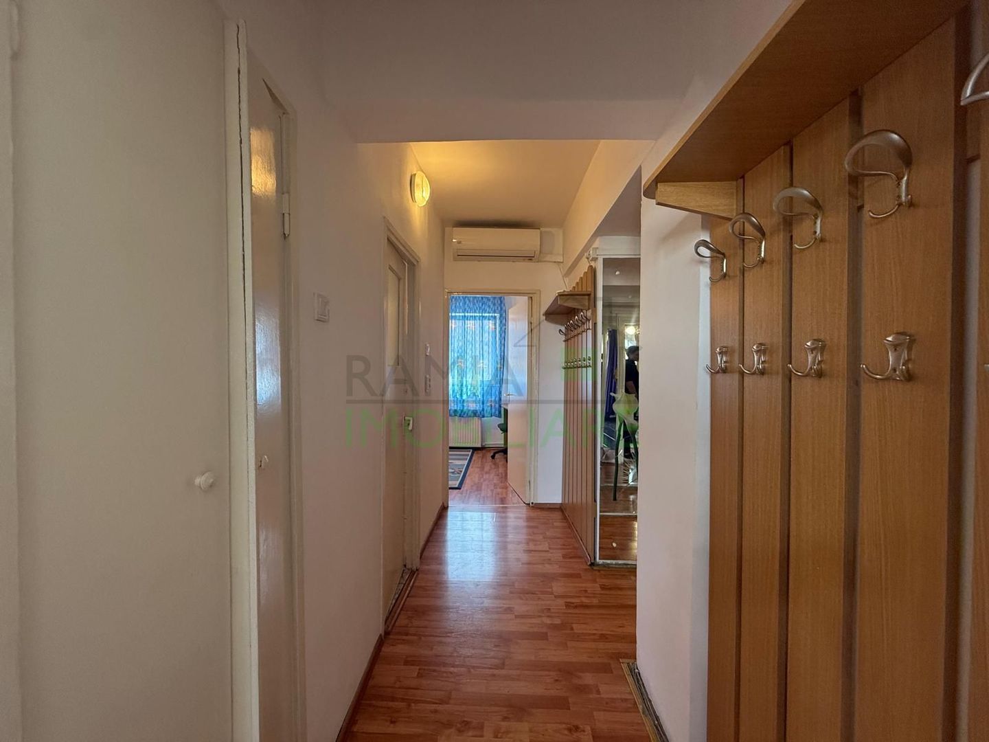 Apartament 3 camere decomandat cu 2 băi în Calea București - Poză 11