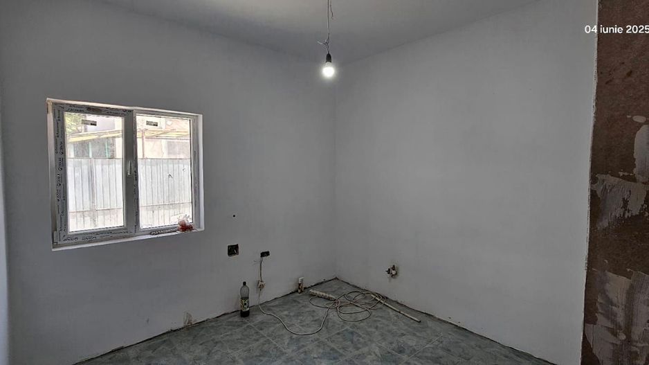 Vând apartament cu o camera, la  casa + baie proprie - zona centrala - Poză 5