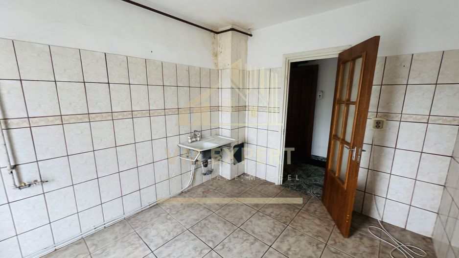 APARTAMENT 3 CAMERE ETAJ 3 CENTRU CAMPULUNG - Poză 8