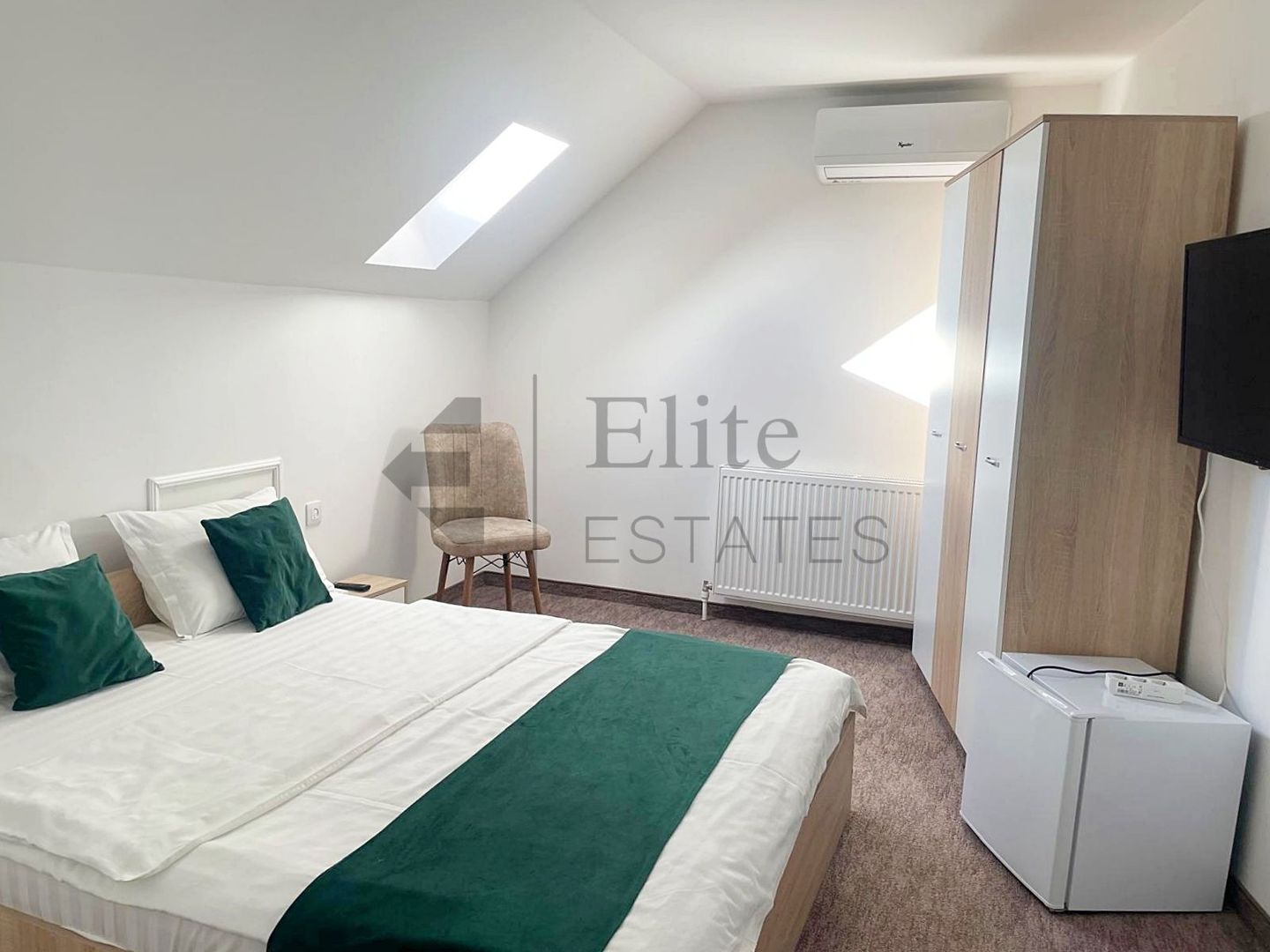 Pensiune de vanzare in statiunea 1 Mai - Poză 1