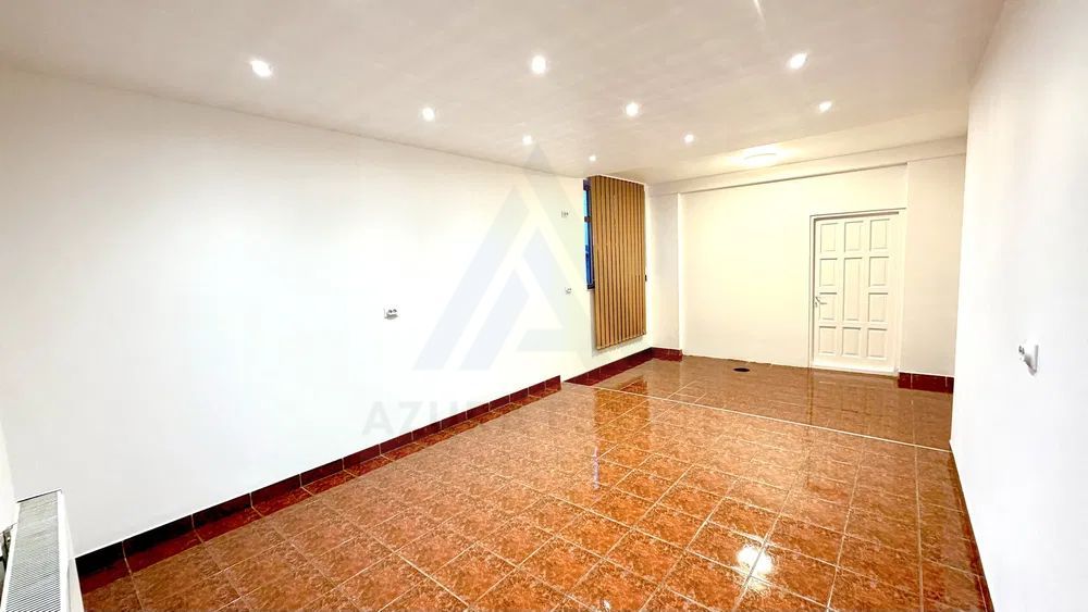 Spatiu comercial 80 mp utili 2 incaperi grup sanitar in Strand - Poză 5