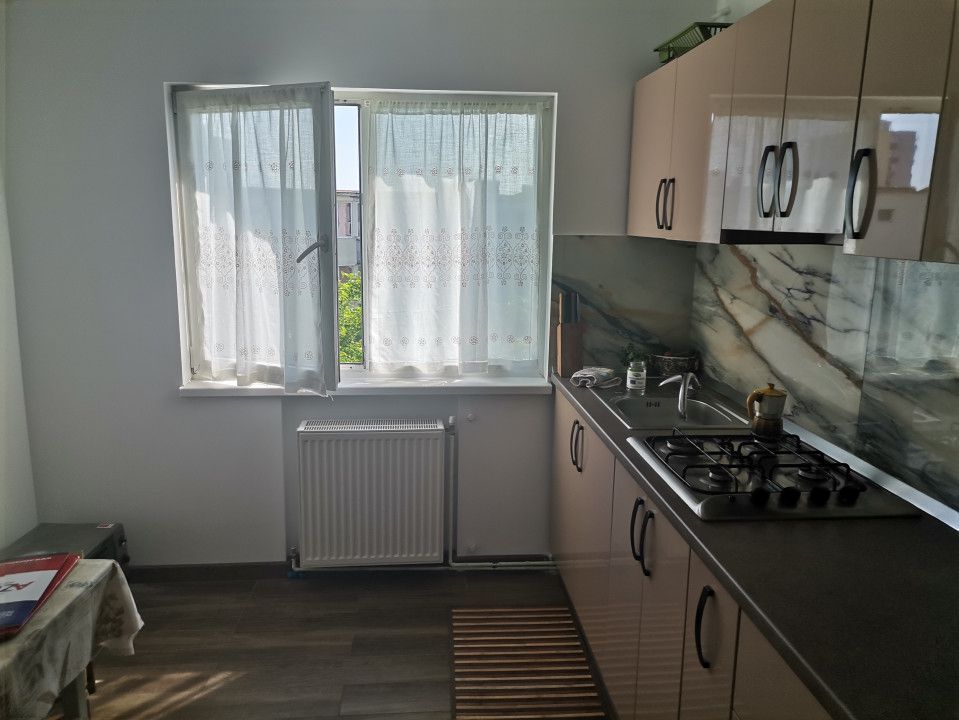 Vanzare apartament 3 camere, Gavana, zona Piata - Poză 1
