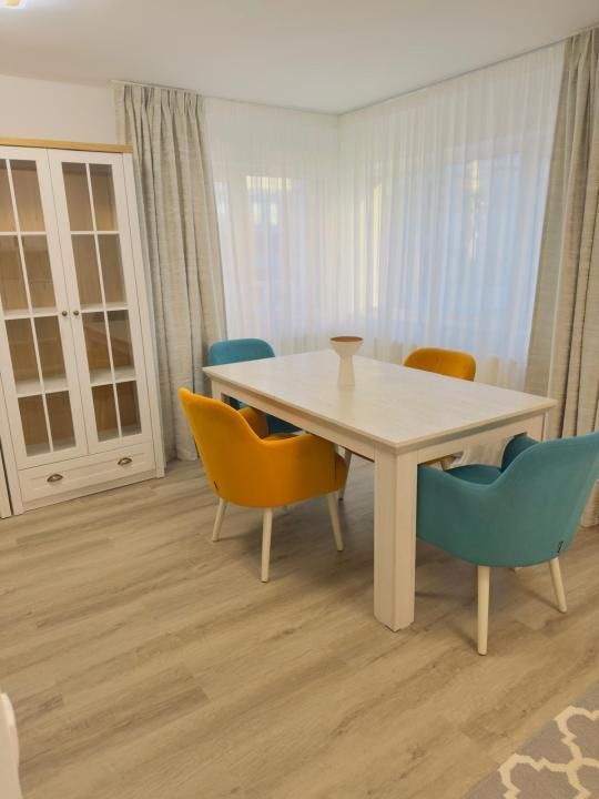Apartament in vila l decomandat l la cheie l parcare l Cometei - Poză 2