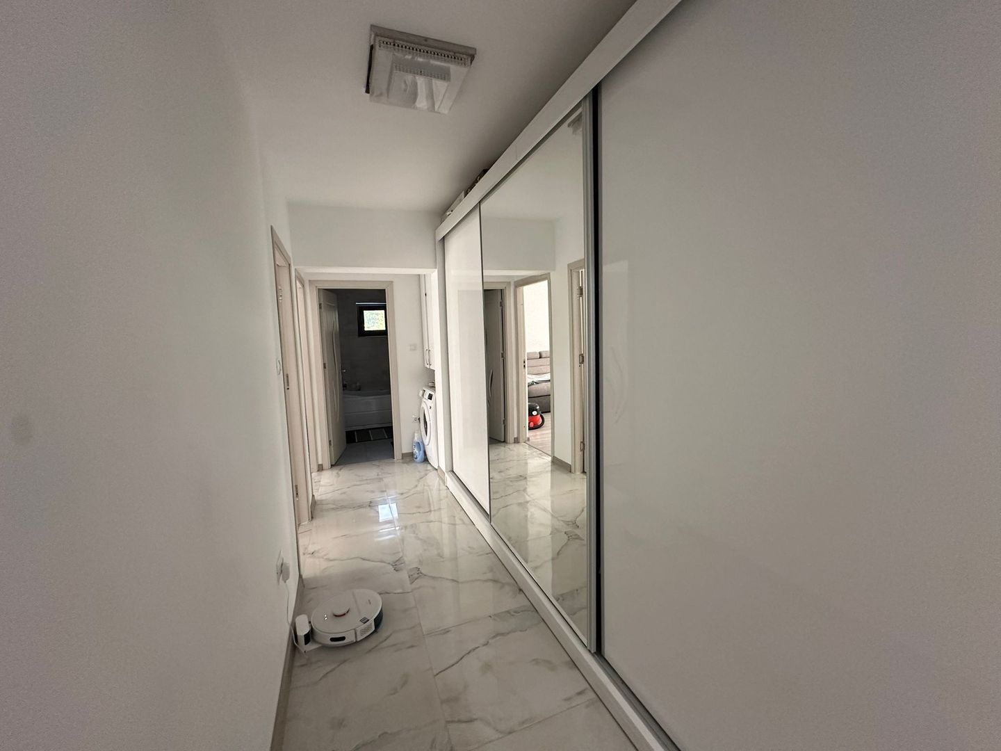 Apartament cu 3 camere, renovat modern, mobilat si utilat, zona CENTRU; - Poză 5