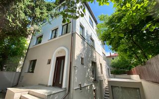Refugiu Urban cu Eleganță Clasică – Vilă Renovată în Inima Primăverii - Poză 1
